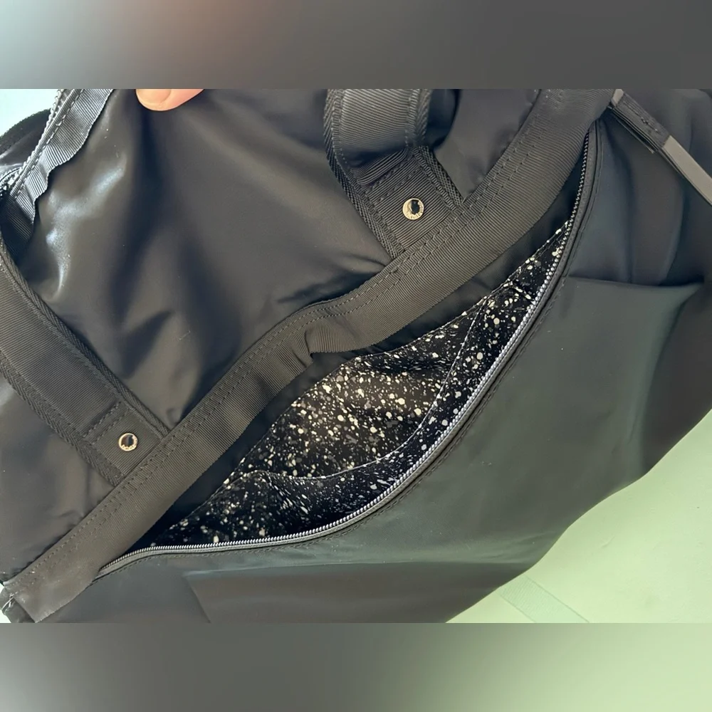 Lululemon all day Duffel Bag - Picture 11 of 16